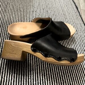 Dansko Black Leather Healed Sandal - Size 39